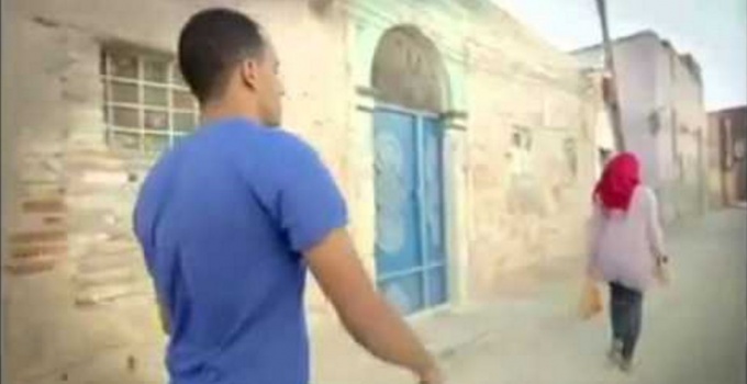 مواطنون: ما فعله شاب وفتاة بالشارع ونحن صائمون خادش للحياء !