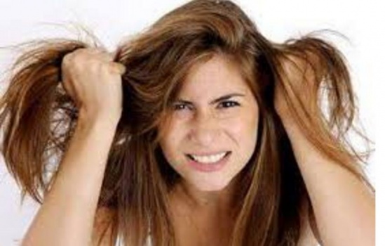 فتاة تخرج من تاكسي وتقول للسائق:&rdquo;ولله لاشرب من دمك&rdquo; بسبب ما فعله
