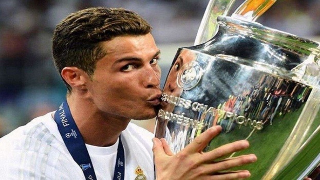 رونالدو يتصدر اللاعبين الأعلى دخلا في العالم