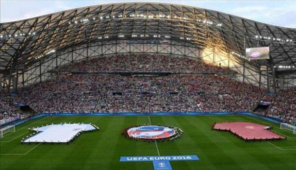 15 إصابة جرّاء اشتباكات بين جماهير إنجلترا وروسيا في مباراة "يورو 2016"
