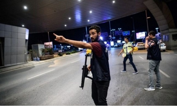 فيديو .. آخر اللحظات لأحد منفذي هجوم إسطنبول قبل تفجير نفسه