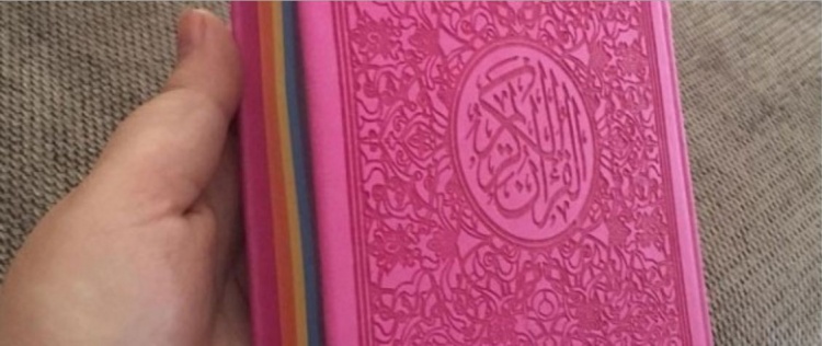 المصاحف الملوّنة تجارةٌ تزدهر بمصر في رمضان وسط جدلٍ فقهي