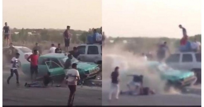 فيديو| تطاير بعضهم على الطريق .. مفحط سعودي متهور يصطدم بالجمهور!