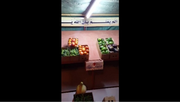 بالفيديو - ترك بضاعته دون رقابة ليختبر أمانة زبائنه وهذا ما حصل!