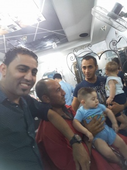 بالصور..كرسي الرئاسة أسهل من كرسي الحلاّق ليلة العيد!!
