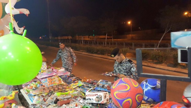 الضابطة الجمركية تتلف كميات كبيرة من الالعاب المحظورة في جنين