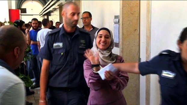 الحكم بالسجن 6 أشهر و "يوم"  على الصحفية سماح دويك