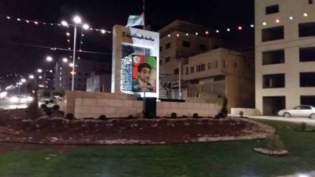 لصوص يسرقون مصابيح إنارة عامة من مدخل نابلس الغربي