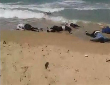 مصرع 11 مصريا غرقا بشواطىء الاسكندرية