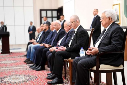 الرئيس يستقبل المعزين بوفاة شقيقه في مقر الرئاسة