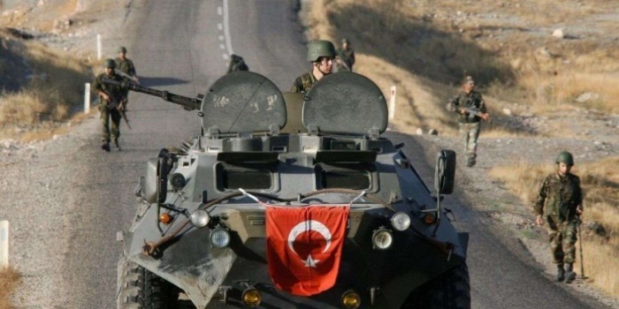 الأكبر من نوعه منذ الانقلاب الفاشل.. مقتل 35 مسلحاً خلال محاولتهم اقتحام قاعدة عسكرية بتركيا