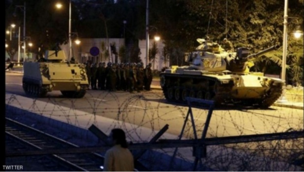 تركيا على طريق الانقلاب: الجيش يعلن السيطرة على السلطة.. وأردوغان يدعو الشعب التصدي للعسكر