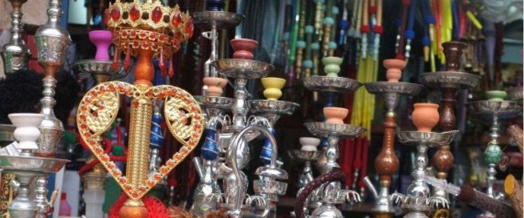 أرجيلة وزنها 50 كيلو وتنظيفها يحتاج إلى سلم.. هل تُدخل صاحبها موسوعة غينيس؟.. صور وفيديو