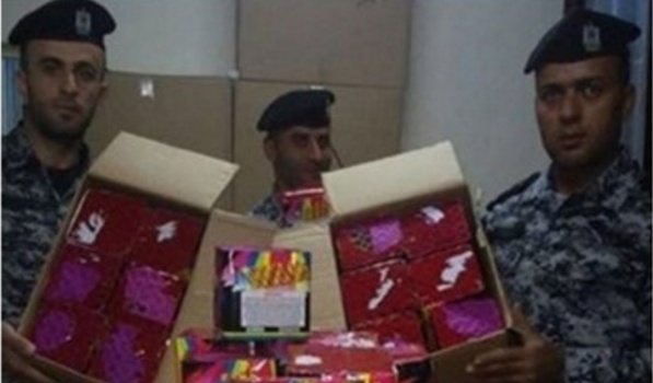 الضابطة الجمركية تباشر بحملة واسعة على اماكن بيع الالعاب النارية وتضبط 1400 قطعة