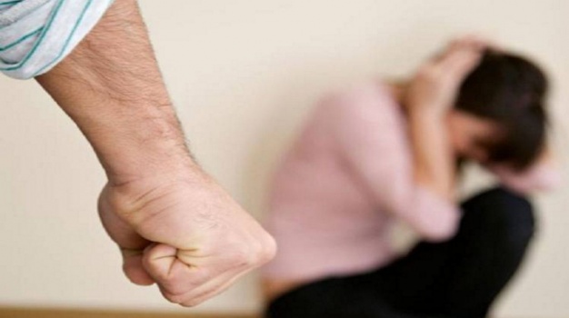 تأخر دوره...فضرب طبيب الأسنان والمريضة!