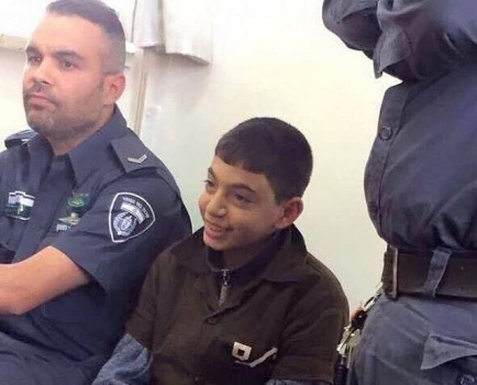 الاحتلال يحكم على طفل فلسطيني بالسجن 6 سنوات ونصف !