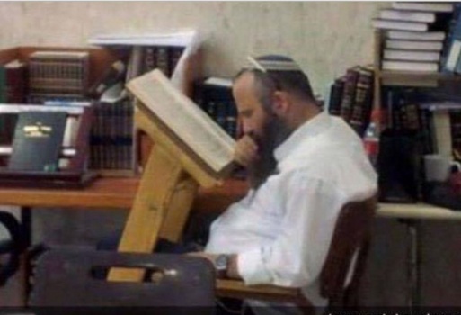 قتيل عملية الخليل حاخام متطرف.. من يكون؟!