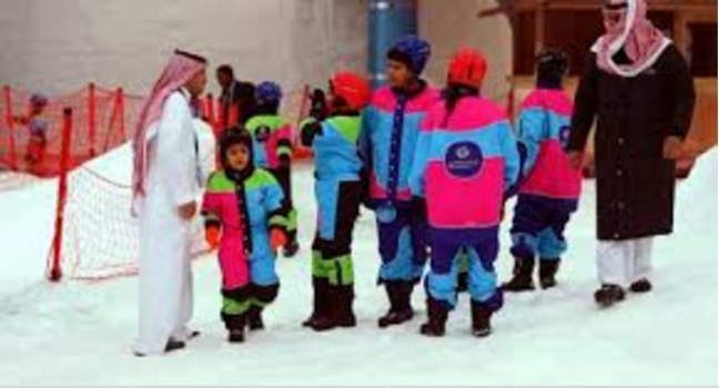 مدينة الثلج تفتح أبوابها في قلب الرياض اللاهب