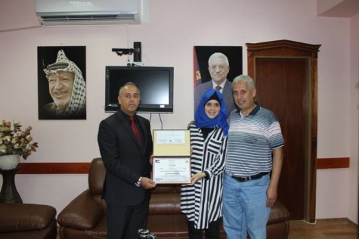 بالصور..تسليم مكرمة الرئيس لأوائل الثانوية العامة في تربيتي جنين وقباطية
