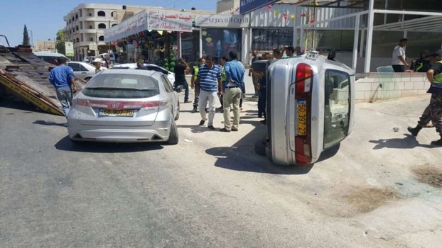 بالصور..3 اصابات بحادث تصادم مركبتين في جنين