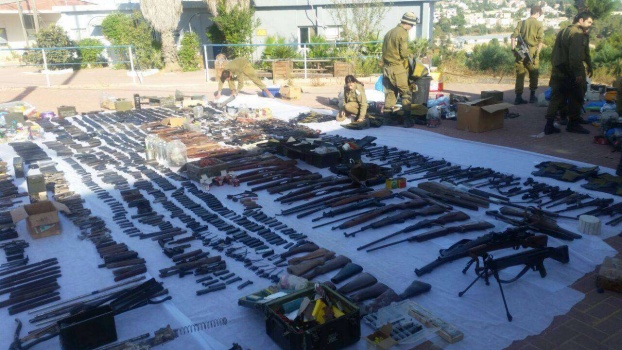 بالفيديو : الاحتلال يزعم ضبط العشرات من قطع السلاح والمئات من الذخائر في بيت لحم والخليل