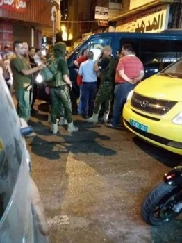 مستوطن يدخل وسط نابلس بالخطأ والامن الفلسطيني يسلمه لجيش الاحتلال