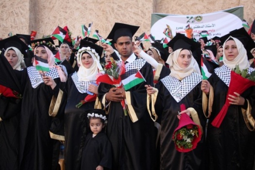 القدس المفتوحة تحتفل بتخريج فوج اليوبيل الفضي في نابلس
