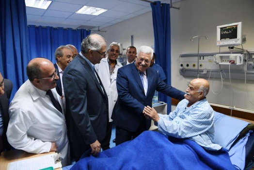 بالصور..الرئيس يتفقد مجمع فلسطين الطبي ويعود عددا من المرضى