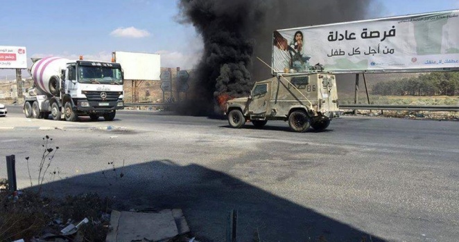صور..إصابات بالاختناق في مواجهات على حاجز حوارة