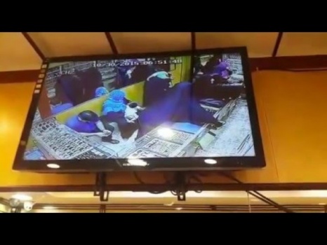 سيدة تسرق ثلاث محال للذهب في مدينة الخليل