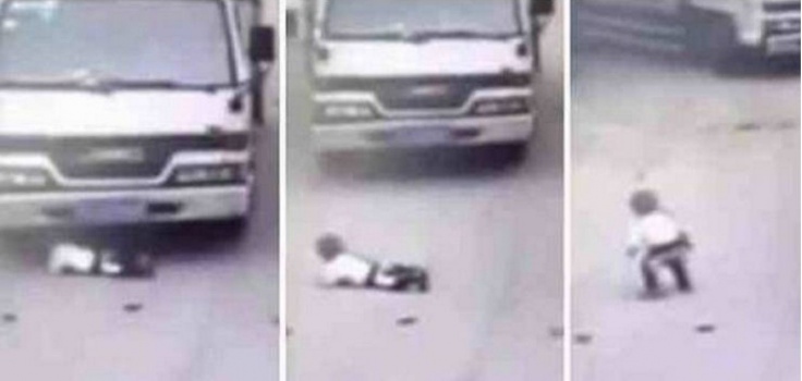 فيديو: سرعة بديهة طفل تُنقذه من الموت !