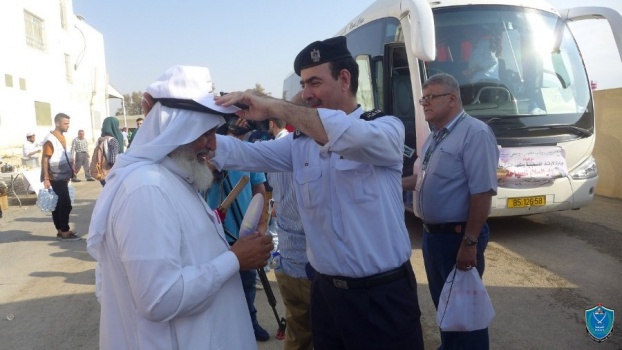 الشرطة أولى قوافل الحجاج تغادر عبر معبر الكرامة(صور)