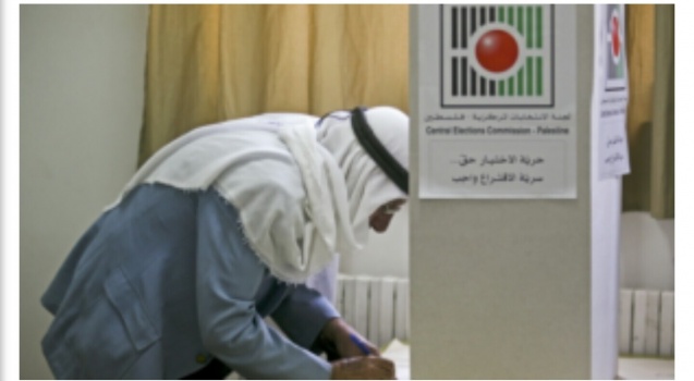"قائمة أسرية".. أبٌ وابنه وبناته الخمسة ينافسون على انتخابات بلدية ترقوميا