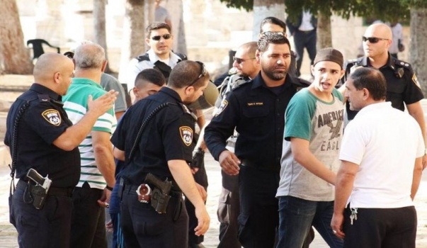 الاحتلال أصاب 15 فلسطينيا في باحات المسجد الأقصى