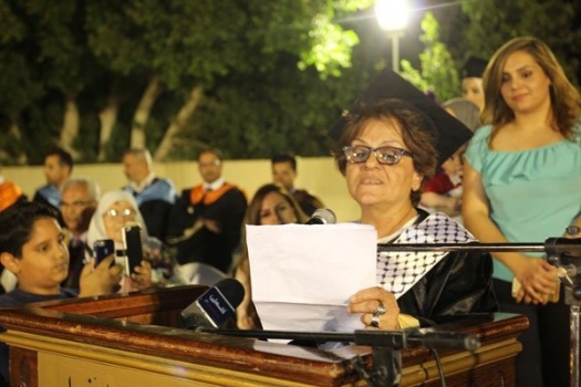 ستينية تتخرج من جامعة القدس المفتوحة بتفوق