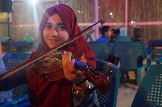 طالبة فلسطينية.. تفوقت وقهرت السرطان وأدت امتحانات الثانوية بغرفة العلاج الكيماوي