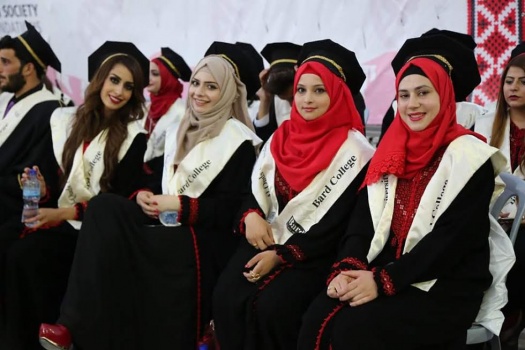 بالصور: كلية القدس بارد للآداب والعلوم في جامعة القدس تقيم حفل تخريج لطلبتها
