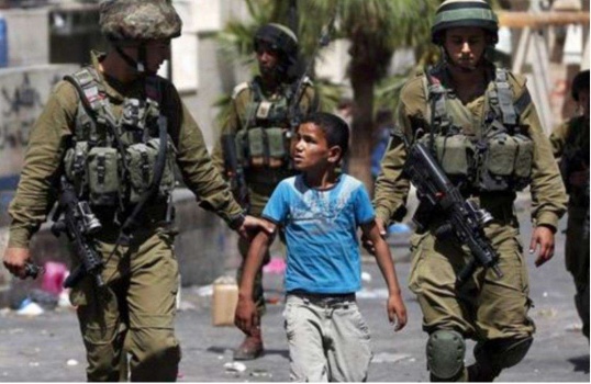 العدل الفلسطينية تنتقد قانون اعتقال القاصرين