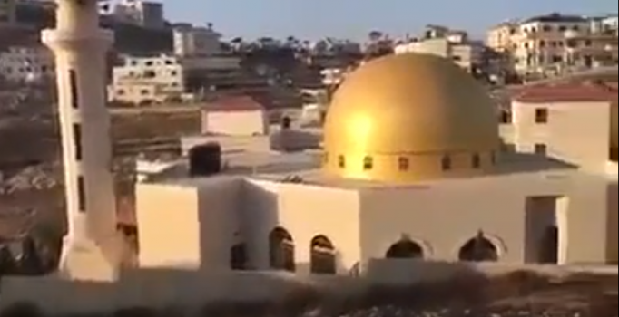 فيديو: مساجد نابلس بثت أغاني لأم كلثوم.. والاوقاف تحقق