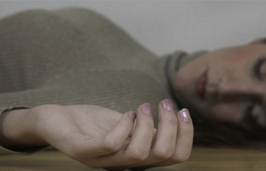 ذكاء طفل في الرابعة من عمره ينقذ والدته من الموت
