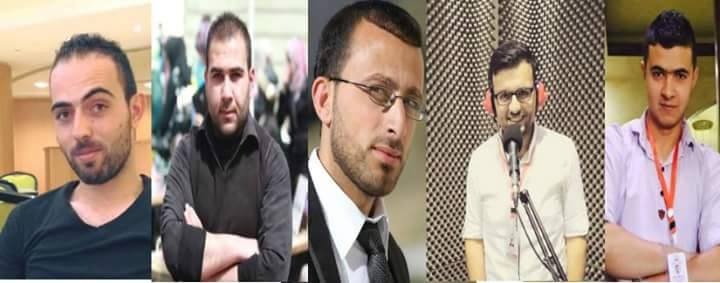 الاحتلال يغلق إذاعة في الخليل ويعتقل طاقمهما ويصادر أجهزتها