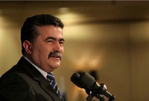 بيرتس: علينا عزل حماس ومنع المساعدات عنها ودعم السلطة