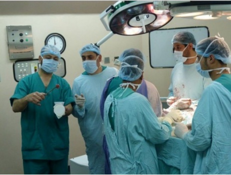 مستشفى المقاصد يجري عملية لمرض نادر على مستوى العالم