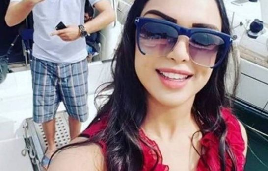 بالفيديو.. فنانة لا تمانع التقاط صورة مع جندي إسرائيلي وتبرر!