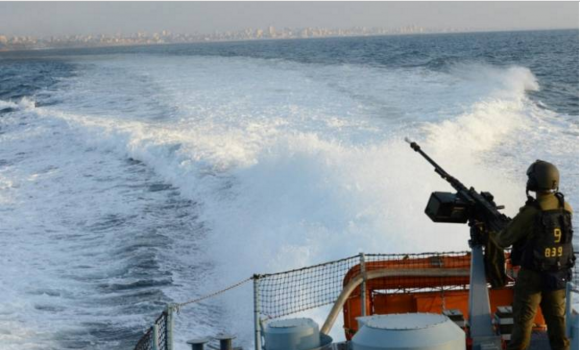 زوارق الاحتلال تستهدف الصيادين في بحر شمال غزة