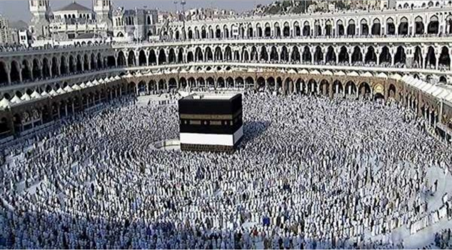 الحجاج ينفرون من عرفات إلى مزدلفة