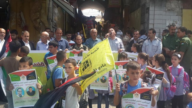 بالصور..اعتصام ومهرجان خطابي في جنين دعما للأسرى المضربين