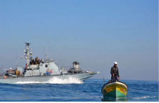 الاحتلال يستهدف مراكب الصيد في بحر شمال غزة