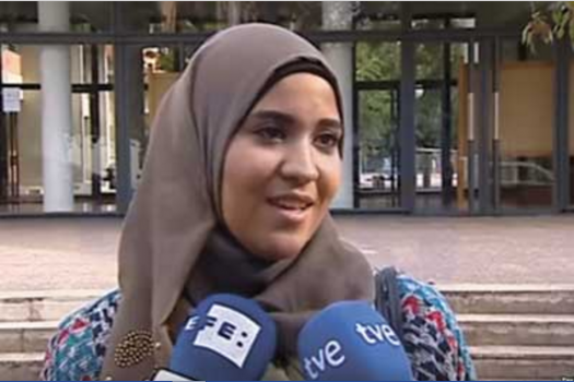 الطالبة تقوى رجب التي منعت وثلاث طالبات أخريات من مواصلة الدراسة: قررت مواجهة العنصرية&rlm;