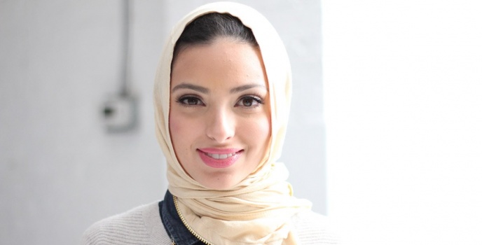 نور تاجوري.. أول مسلمة محجبة على غلاف “بلاي بوي”